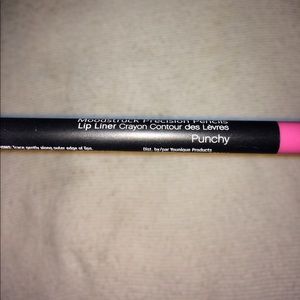 Younique lip liner in Punchy! Bright Pink! Cute!!!